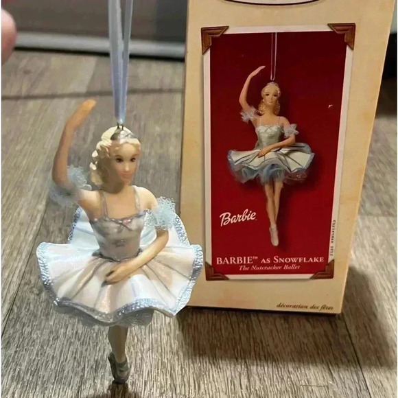 Hallmark Keepsake Ornament Barbie as snowflake 2001 with box - Picture 1 of 9